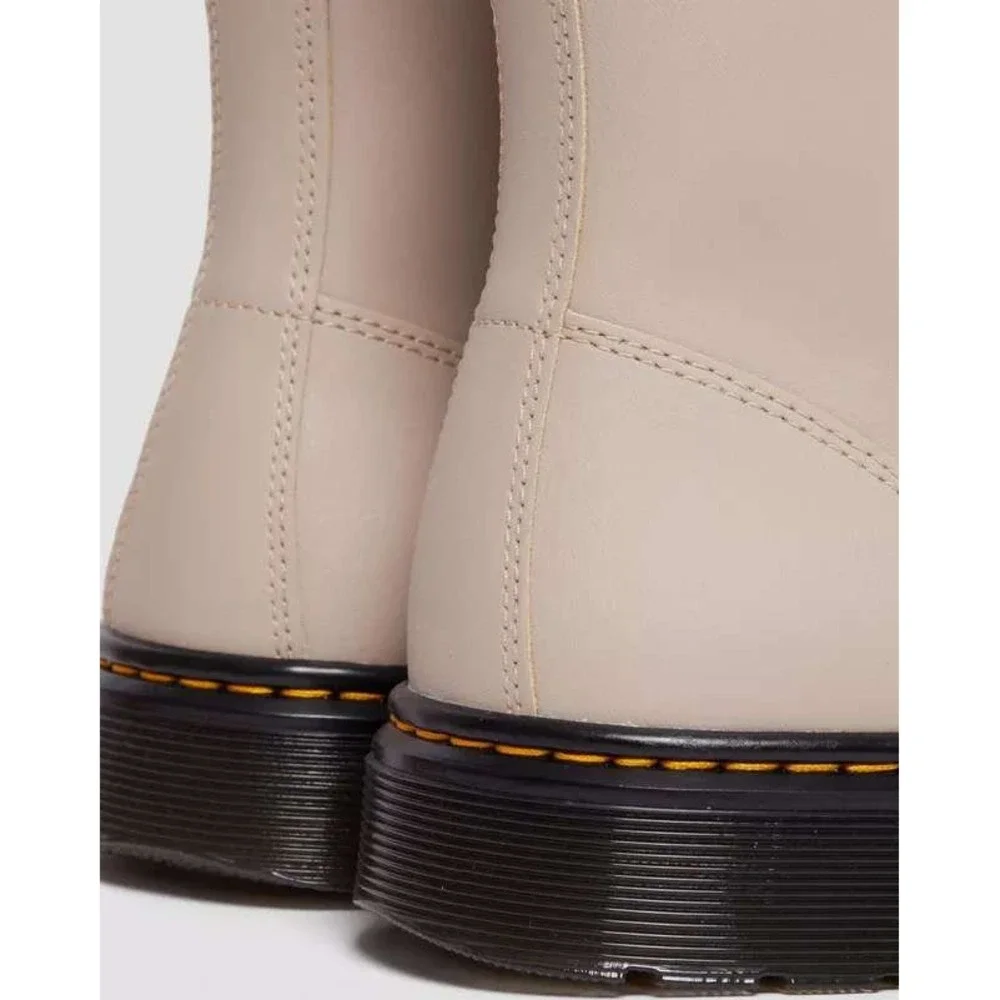 Dr. Martens 1460 Pascal Boot Mens Size 6 Beige Excellent Leather Combat 8-Eye